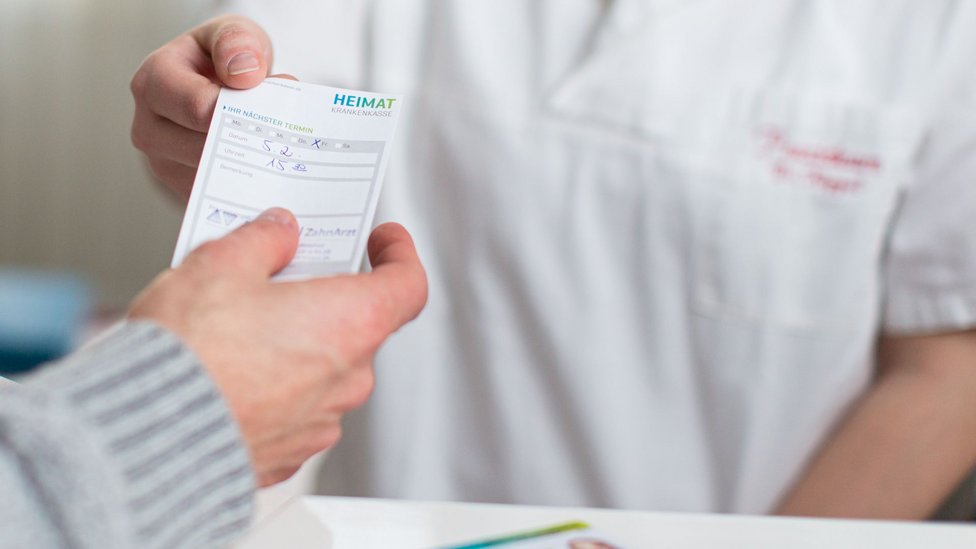 Patientenkarte wird übergeben